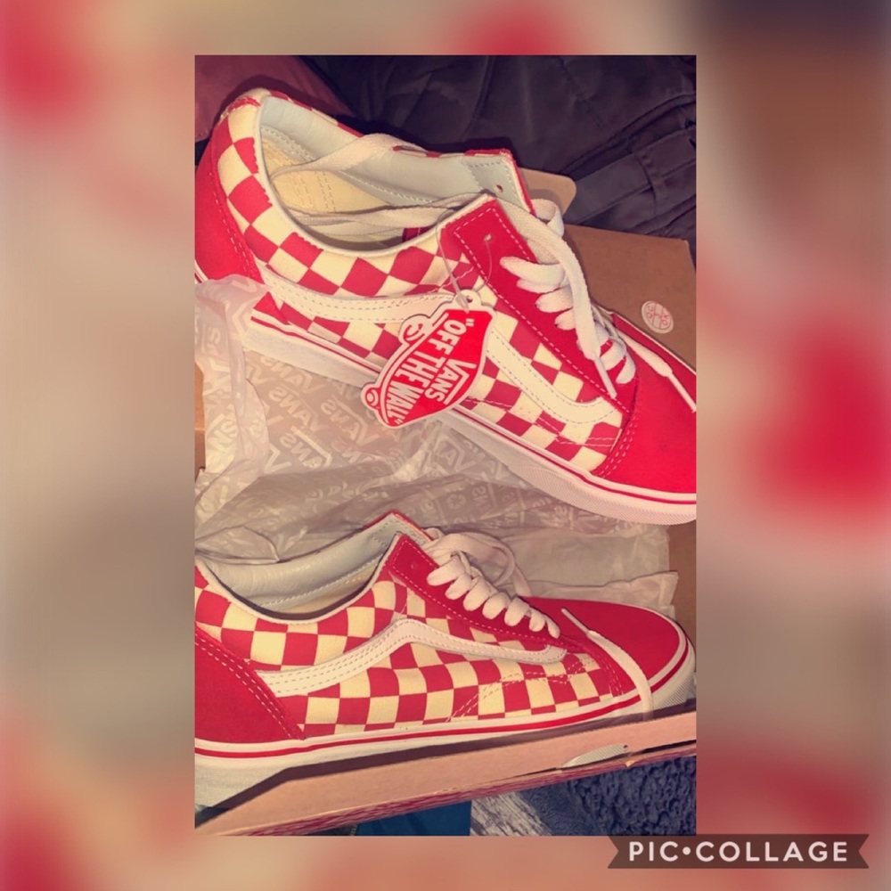 Selling my red checkered old school style vans!